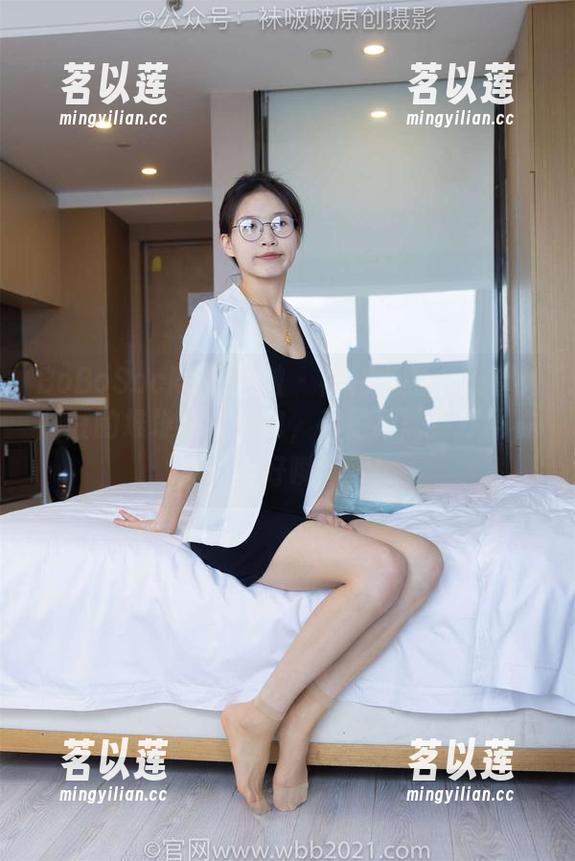 BoBoSocks袜啵啵-小甜豆 BoBoSocks袜啵啵 - 福利小贴士:看小甜豆的堆堆袜套图包,都是不需要打马赛克的美好瞬间哦!