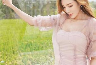 Feilin嗲囡囡 – 施忆佳KITTY：女神气质私拍图片，来看看她是怎么把平凡变成传奇的！