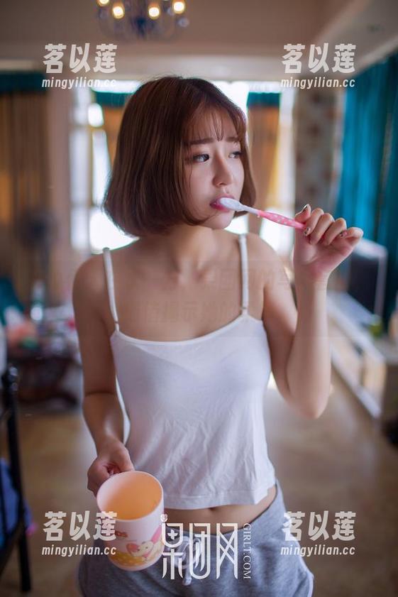 有位伊人在水一方，果团网的写真套图，悄悄揭示她的柔情