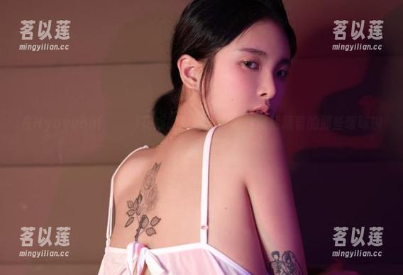 在Hyoyeon(김효연)花嫁的原图里，照片背后藏着的那些暧昧瞬间！