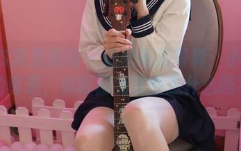 IESS异思趣向 – 糖糖私房写真：小院里的奇遇，你能猜到我在想什么吗？