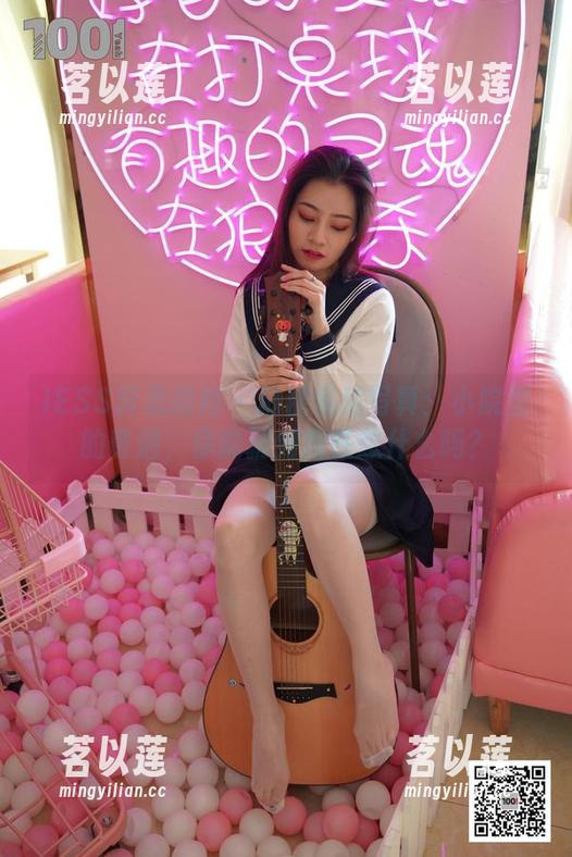 IESS异思趣向-糖糖 IESS异思趣向 - 糖糖私房写真:小院里的奇遇,你能猜到我在想什么吗?