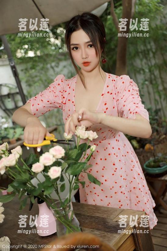 MFStar模范学院 - 在婠婠么的浴室中发现美：写真与分享的无限可能