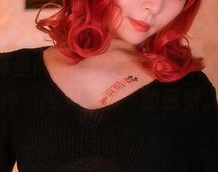 黑色写真里Money冷冷的魅力，给人一种‘我又懂你’的感觉。