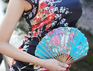 MyGirl美媛馆 – 泳池里的绮里嘉：图包分享，一起追逐阳光与水波的清凉瞬间！