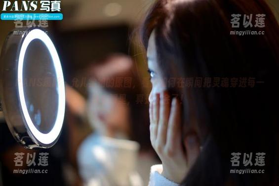 PANS摄影-允儿 PANS摄影 - 允儿学姐的原图,看她如何在瞬间把灵魂穿进每一件衣服里,真是太会了!