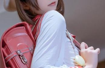 Quan冉有点饿的写真：碧蓝航线里的旗袍究竟有多撩人？