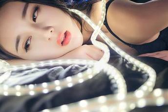 TGOD推女神 – 看！歆小兔chobits最新写真：办公室环境下的细腻瞬间