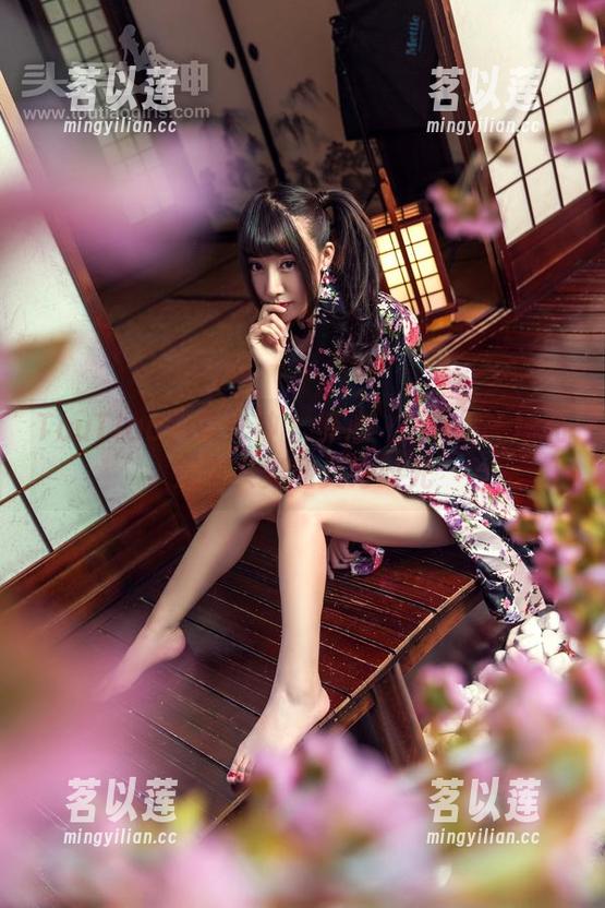 TouTiao头条女神 - 梦心玥在线：一场和奶牛共舞的美好时光