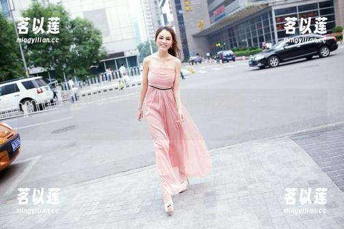 TuiGirl推女郎-纯小希 TuiGirl推女郎 - 制服与幻想:纯小希的无圣光图包,一场心跳的旅行。