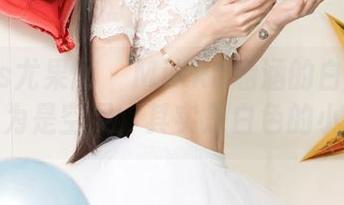 UGirls尤果网 – Mikka涵涵的白色图包：你以为是空灵，其实是白色的小调皮！