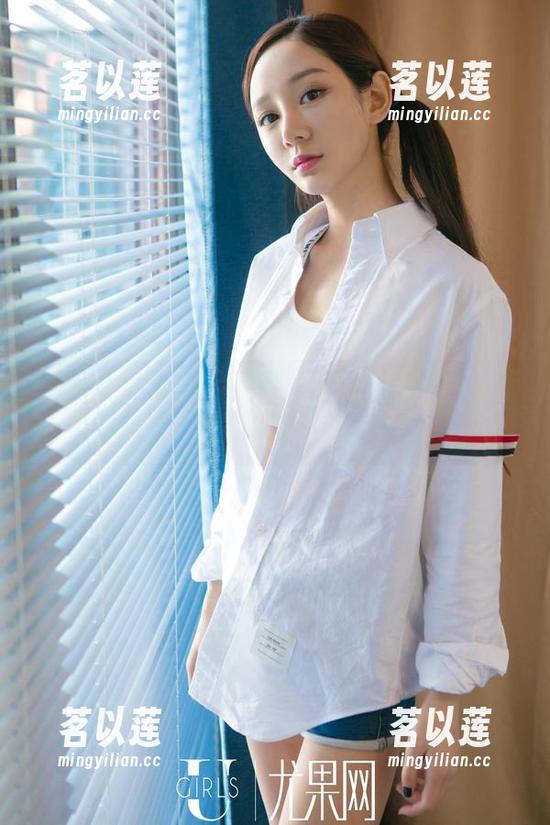 UGirls尤果网 - 李颜儿与网袜的奇妙搭配：图集里，总有你意想不到的资源！