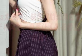 UGirls尤果网 – 黛斯羽的美图合集：连衣裙的千种风情，真是让人眼花缭乱，头晕目眩！