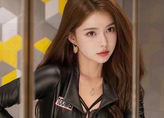 Xiuren秀人网 – BABY_柒的写真——你注意到那双鞋子了吗？JK风格的魅力无处不在。