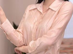 Xiuren秀人网 – 唐翩翩和服原图：她的身影如飘带，忽轻忽重的感觉