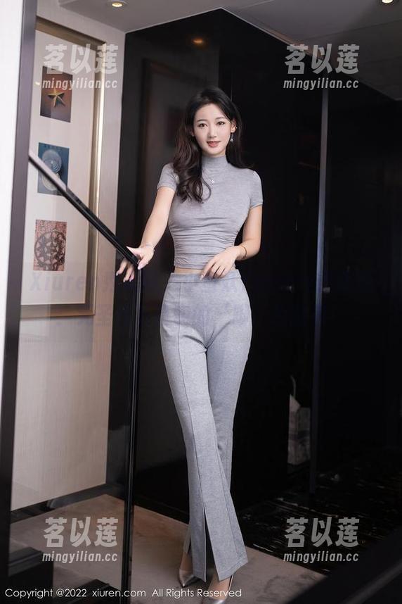 Xiuren秀人网 - 小蛮妖Yummy的美脚：无圣光下真实的‘脚’色图包！
