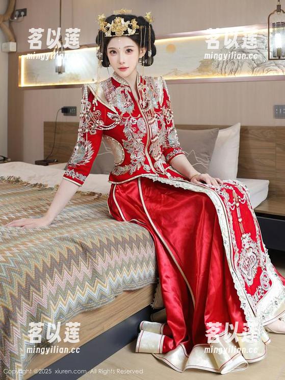 Xiuren秀人网 - 跟随文芮jeninfer的红裙，图包里藏着什么神秘故事？