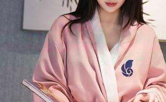 Xiuren秀人网 – 杨紫嫣Cynthia的裸足，定制的风格究竟是让人着迷还是心烦？