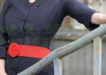 Xiuren秀人网 – 油田溪溪再一次用红裙惊艳世界，下载这个作品集为你添彩。