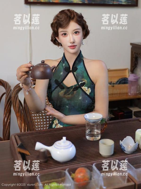 Xiuren秀人网 - 当原图遇上女神糯美子mini，心情瞬间好到飞起！图包里的细节差点让我晕了过去！