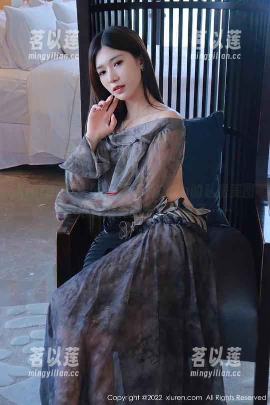 Xiuren秀人网-顾乔楠Cora Xiuren秀人网 - 顾乔楠Cora的私房美图:不小心被油亮的光芒吸引了……