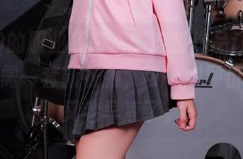 ZinieQ的职业装高清：这组作品让我感觉自己急需一套新衣服，可一想到价格心里又老早凉了。
