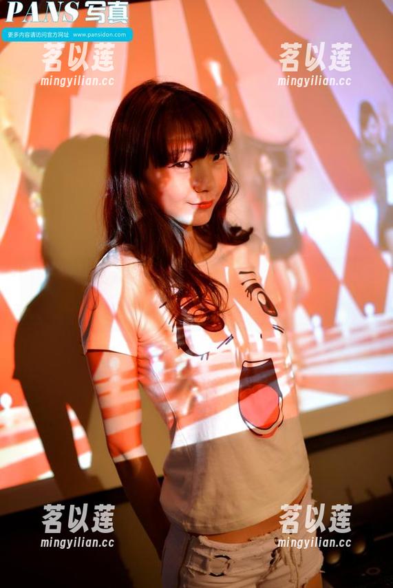 pans - 默默和她的美腿们：这组写真图片实在是太抓眼球了！