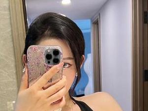 微密圈 – 想知道不爱笑的赛琳的秘密吗？这里有免费套图，含蓄又撩人！