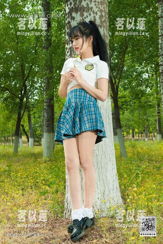 丽柜 - 图册里收录了心心的礼服，原图看得我心情大起大落，真是绝了！
