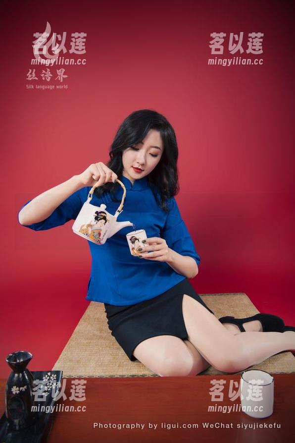 丽柜 - 在慕子的白衬衫中，我看到了生活的无限可能——美图随笔