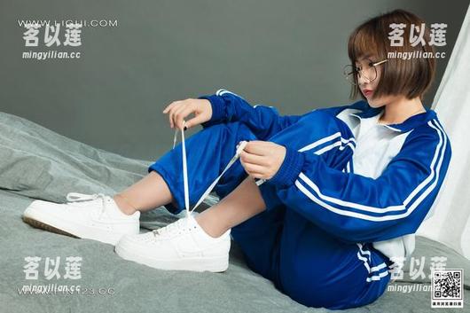 丽柜-敏儿 丽柜 - 敏儿牛仔裤私拍:真相是,她其实是条牛仔裤的代言人!