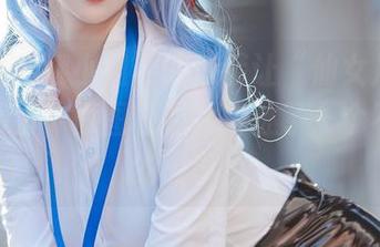 “泽月希娜小姐”的泳装让“仙女月”都有些羡慕，原图和照片讲述了一个不一样的故事！