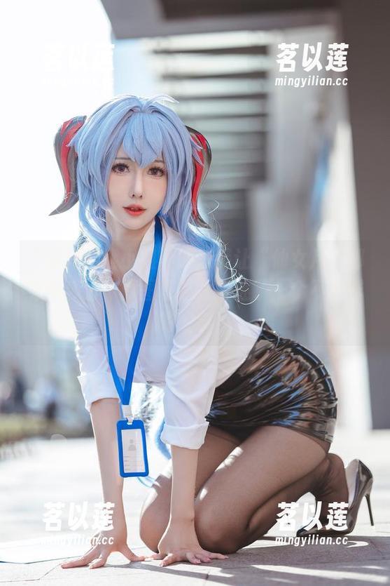 “泽月希娜小姐”的泳装让“仙女月”都有些羡慕，原图和照片讲述了一个不一样的故事！
