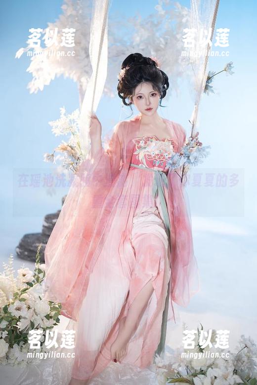 在瑶池洗凝脂中漫游，发现了你夏夏的多重全套图集！