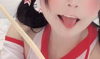 和服写真与壁纸交汇：佳佳好难啊的身影，似乎每个角度都能撩动心弦
