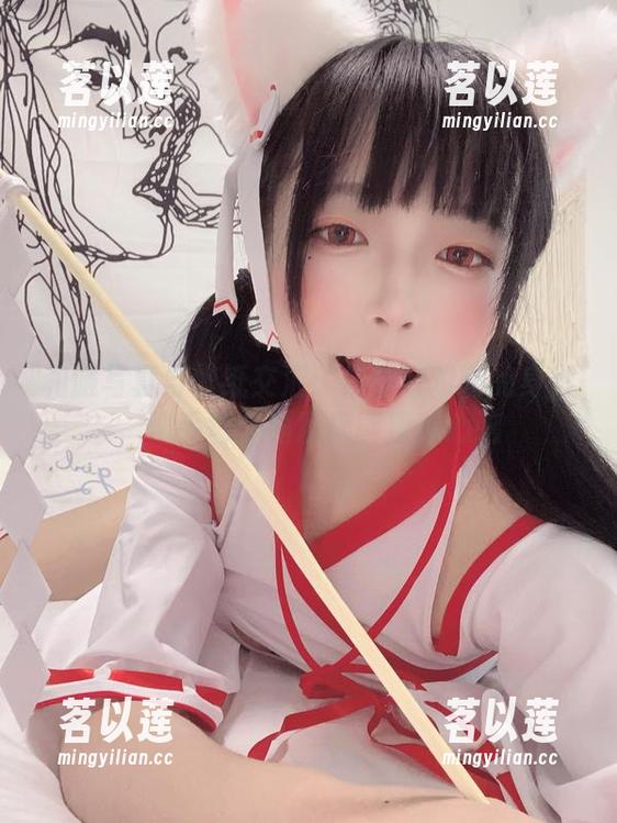 佳佳好难啊 和服写真与壁纸交汇:佳佳好难啊的身影,似乎每个角度都能撩动心弦