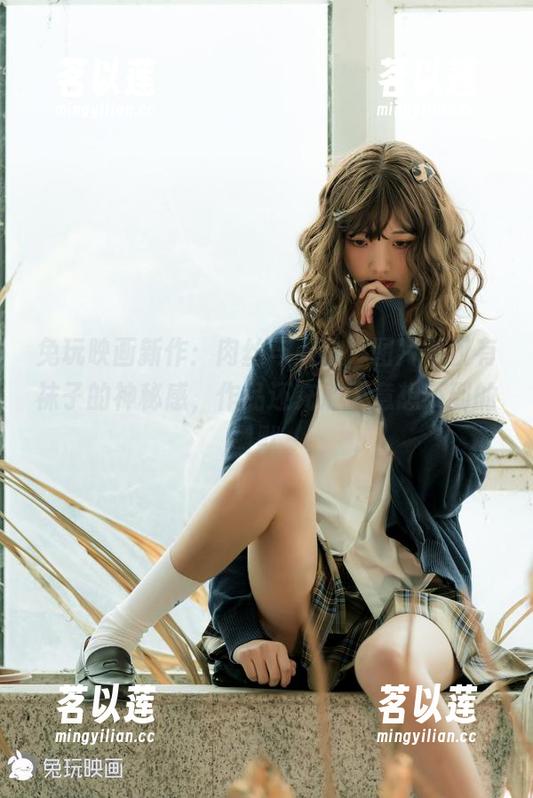 兔玩映画 兔玩映画新作:肉丝与黑袜,图片不仅有袜子的神秘感,作品还充满了意想不到的幽默~