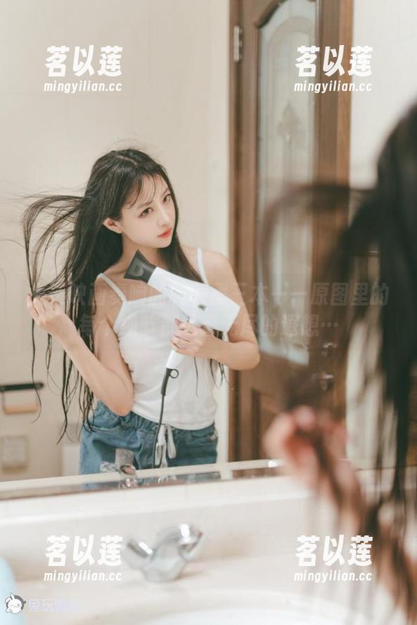 兔玩映画 兔玩映画奏响的制服黑三本——原图里的每个细节都透着无尽的遐想…