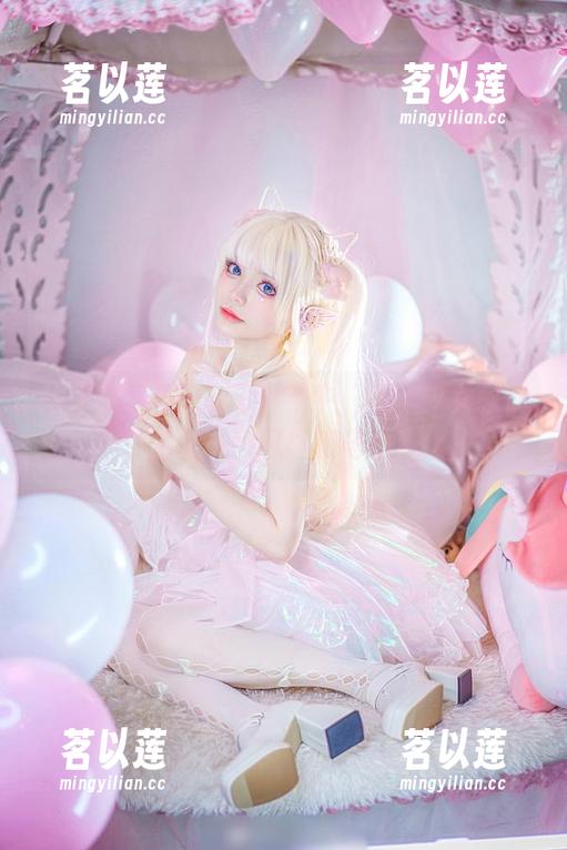 从六二二同学的写真集中，机车少女教你怎样搭配风格和马力！