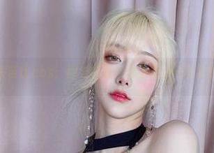 啾小妍的金发芭比cos：图包探索，没找到小马哥我真的很失落！