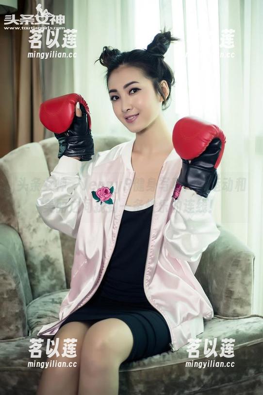 头条女神 - JennyR健身写真：在运动和美丽之间找到一条快乐的连线！
