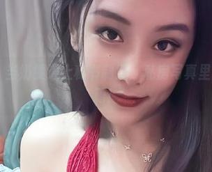 微密圈 – 当奶雯遇上秘书制服：私房写真里的升职秘籍！