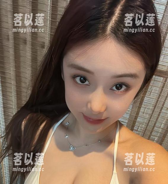 奶雯 微密圈 - 墨绿内裤的诱惑,奶雯福利原图你错过了吗?