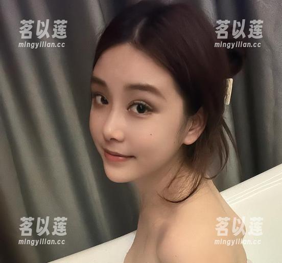 奶雯 微密圈 - 奶雯红色战衣合集无圣光护体,真实得让你心跳加速!