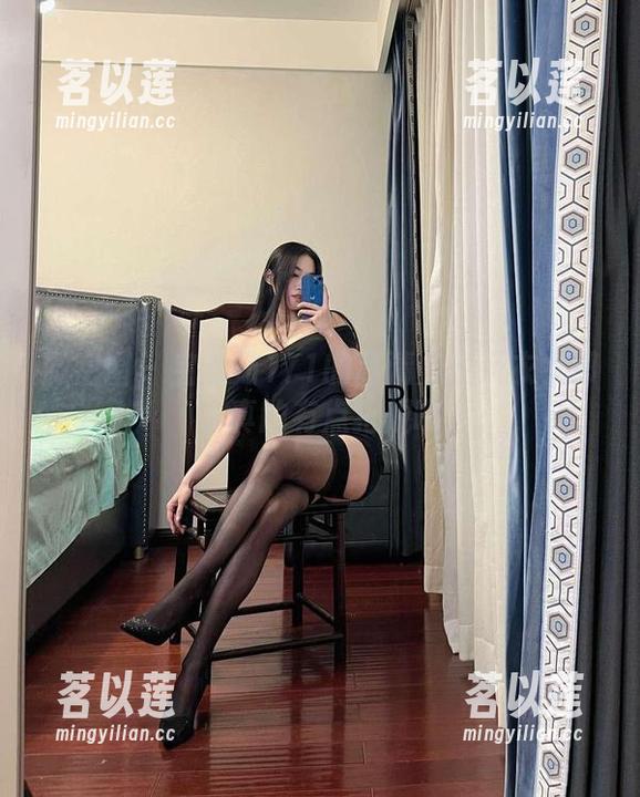 微密圈 - 宝儿茹171的高清黑丝风衣女郎，真的有点犯规啊