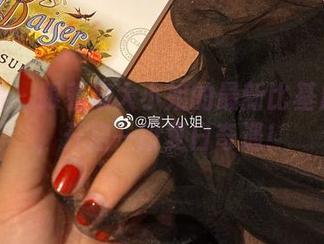 微密圈 – 跟着宸大小姐的最新比基尼图集，开启一段夏日奇遇！