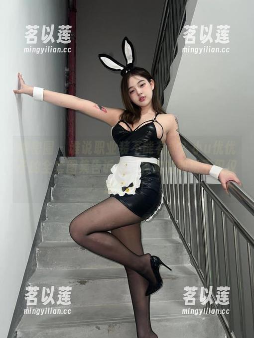 微密圈 - 谁说职业装不能有趣？小u优优子的全套图集告诉你，真实的职场不仅仅是打卡！