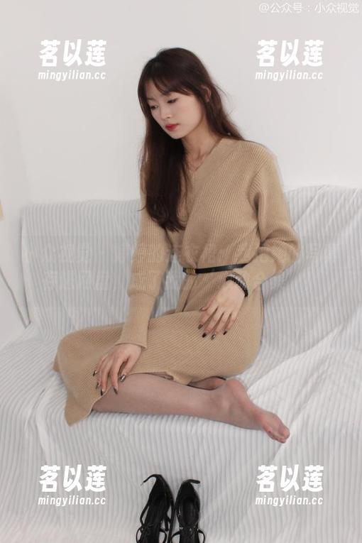 小众视觉 - 婷婷的连衣裙：我把她的写真存进网盘，成了我的‘心动合集’！