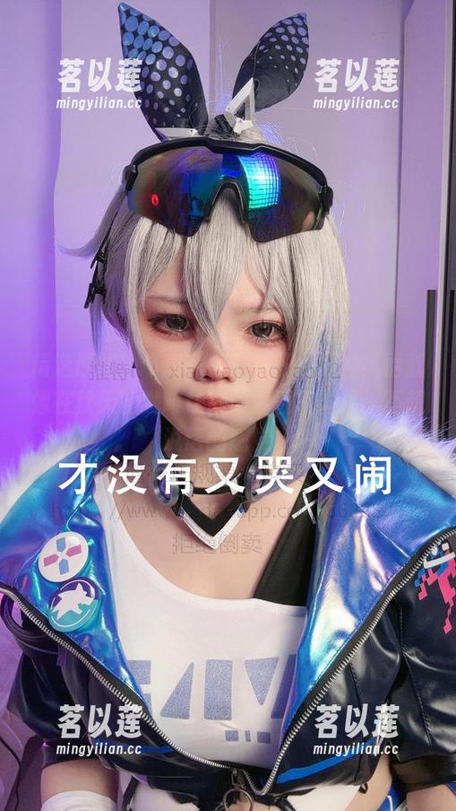 精选原图：小瑶幺幺的白露，那种氛围就像在秋天的咖啡馆，闻着香气发呆，不想说话的感觉。