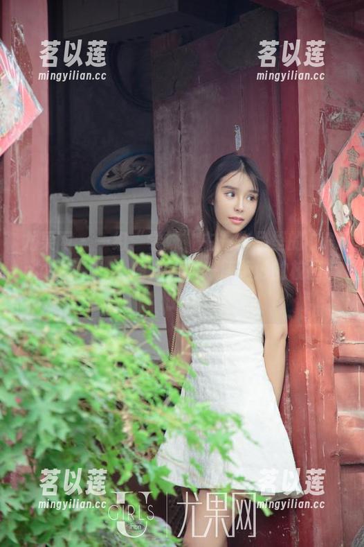 尤果网 - 一组“学妹”主题作品里的“Pinkbaby”，图片如同一篇绝妙的校园小说。